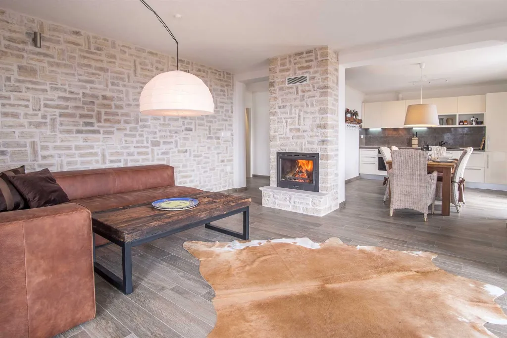 4-Bedroom Villa with Private Pool in Linardići