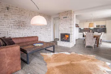 4-Bedroom Villa with Private Pool in Linardići