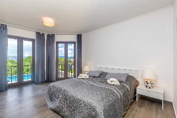 4-Bedroom Villa with Private Pool in Linardići