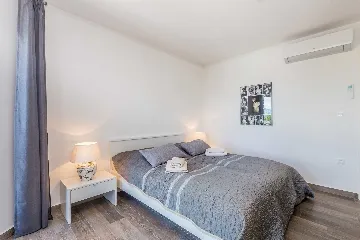 4-Bedroom Villa with Private Pool in Linardići