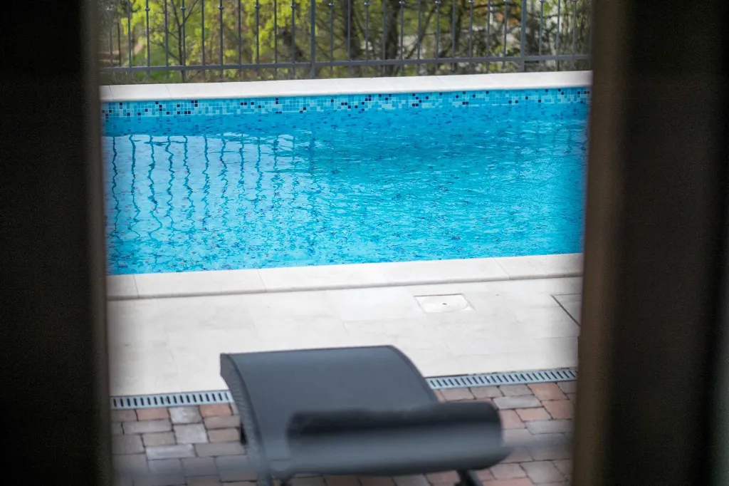 4-Bedroom Villa with Private Pool in Linardići