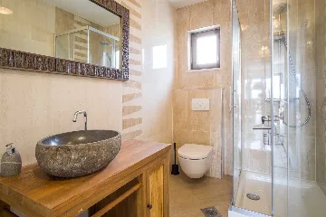 4-Bedroom Villa with Private Pool in Linardići