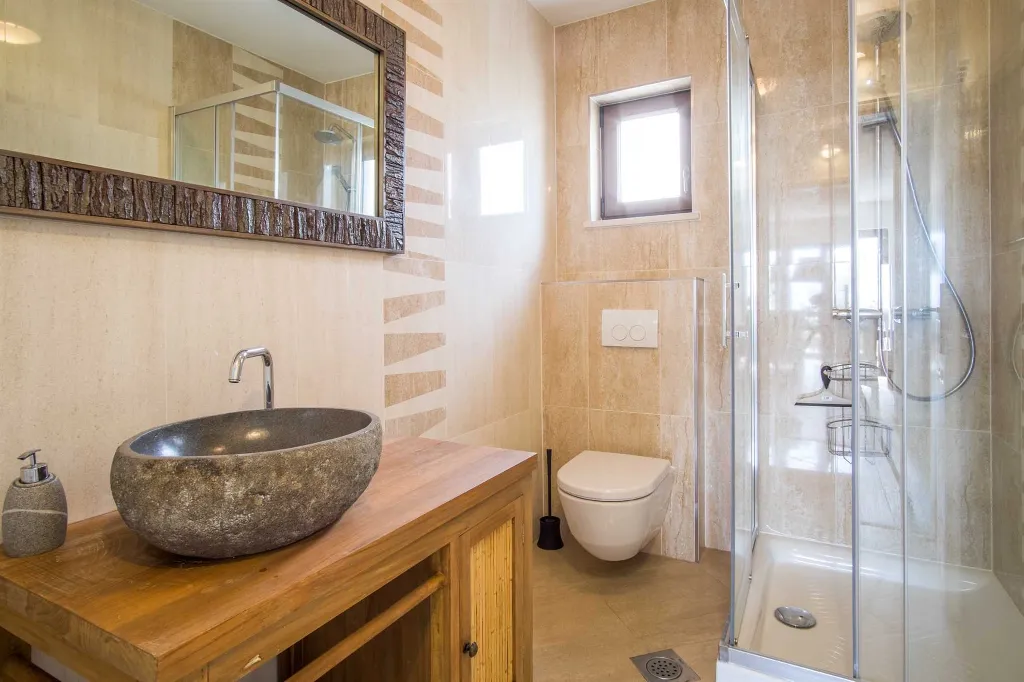 4-Bedroom Villa with Private Pool in Linardići