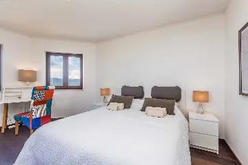 4-Bedroom Villa with Private Pool in Linardići