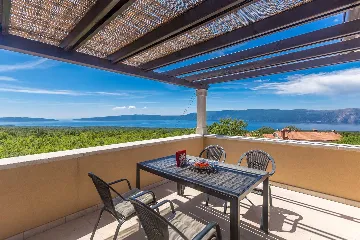 4-Bedroom Villa with Private Pool in Linardići