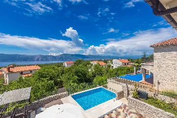 4-Bedroom Villa with Private Pool in Linardići