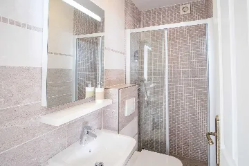 4-Bedroom Villa with Private Pool in Linardići