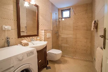 4-Bedroom Villa with Private Pool in Linardići