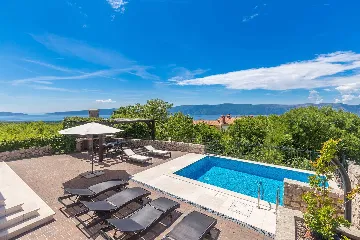 4-Bedroom Villa with Private Pool in Linardići