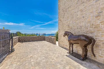 4-Bedroom Villa with Private Pool in Linardići