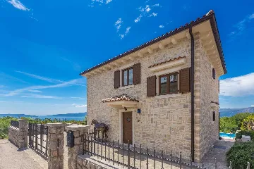 4-Bedroom Villa with Private Pool in Linardići