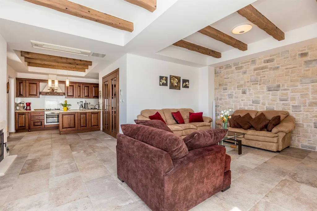 4-Bedroom Villa in Linardići with Heated Pool