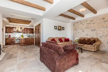 4-Bedroom Villa in Linardići with Heated Pool