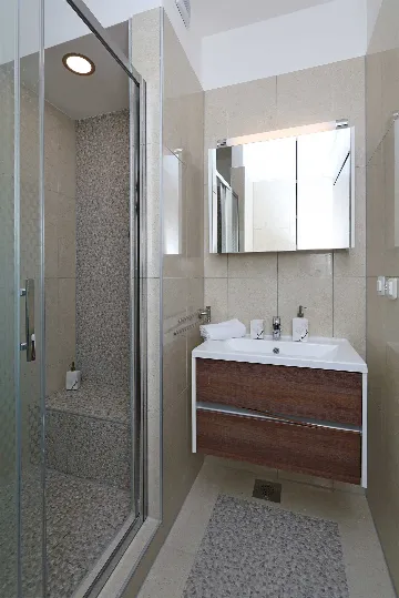 4-Bedroom Villa in Linardići with Heated Pool