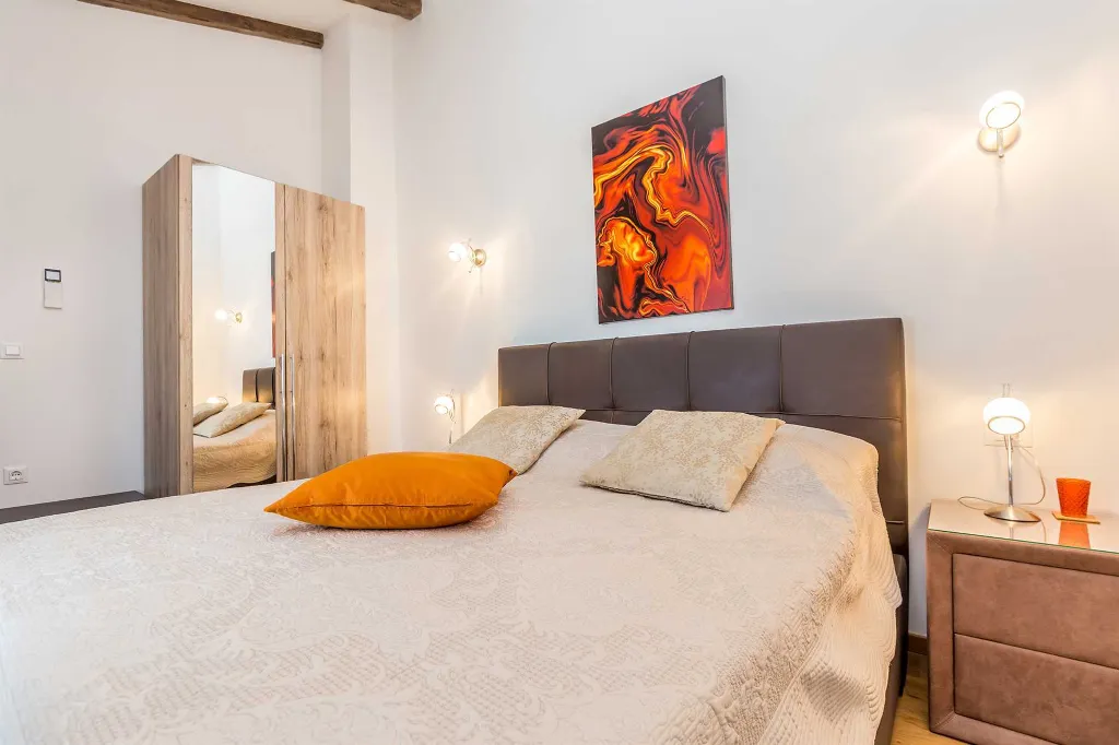 4-Bedroom Villa in Linardići with Heated Pool