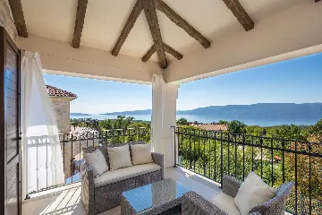 4-Bedroom Villa in Linardići with Heated Pool