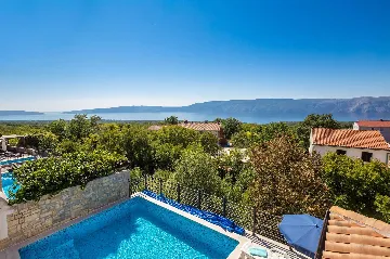 4-Bedroom Villa in Linardići with Heated Pool