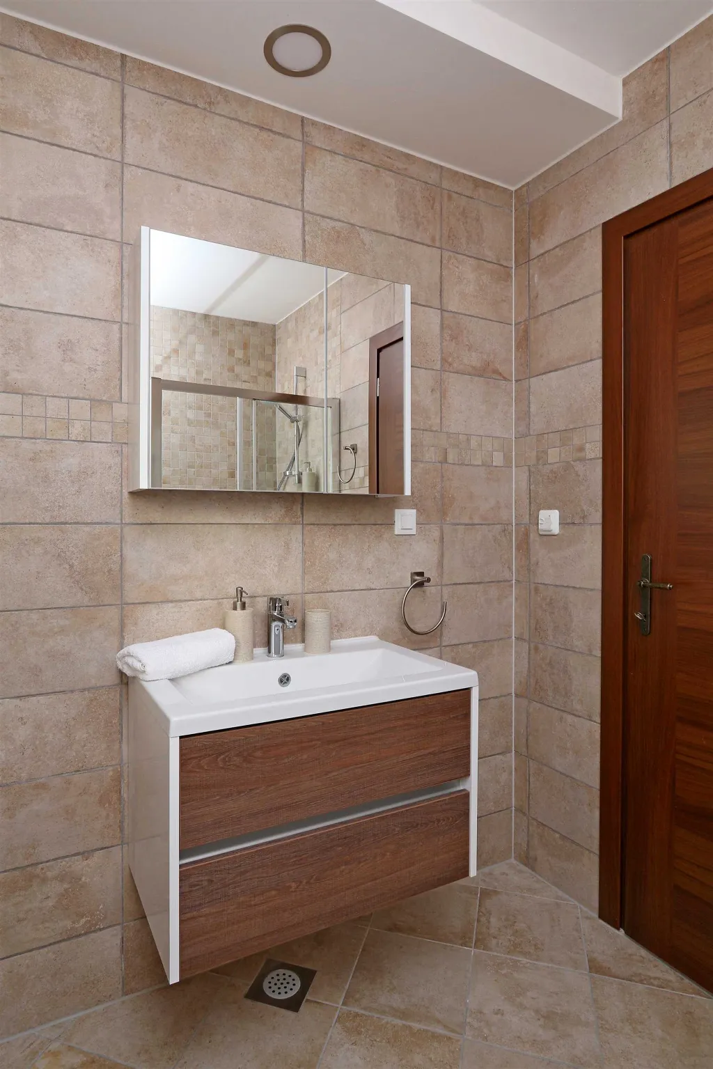 4-Bedroom Villa in Linardići with Heated Pool