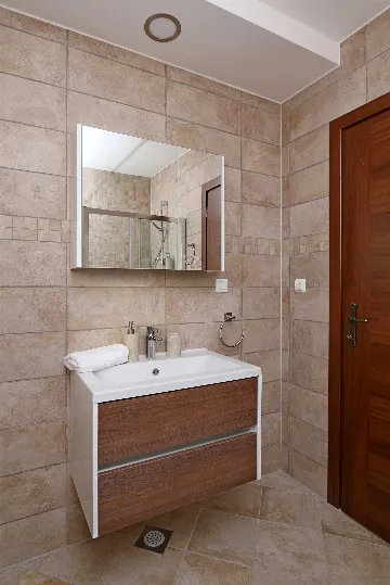 4-Bedroom Villa in Linardići with Heated Pool