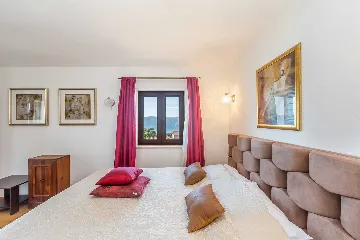 4-Bedroom Villa in Linardići with Heated Pool