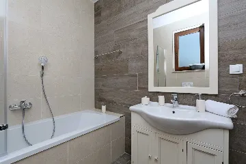 4-Bedroom Villa in Linardići with Heated Pool