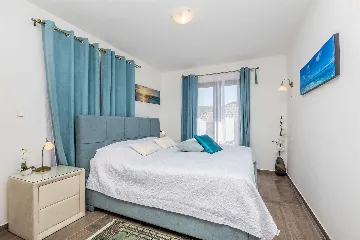 4-Bedroom Villa in Linardići with Heated Pool