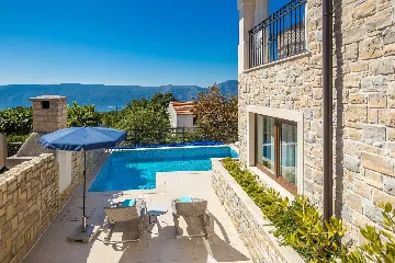 4-Bedroom Villa in Linardići with Heated Pool