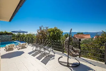 4-Bedroom Villa in Linardići with Heated Pool