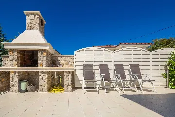 4-Bedroom Villa in Linardići with Heated Pool