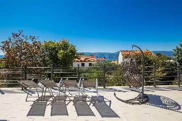 4-Bedroom Villa in Linardići with Heated Pool