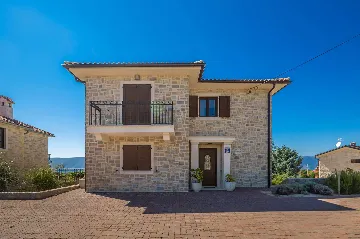 4-Bedroom Villa in Linardići with Heated Pool
