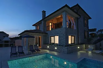 4-Bedroom Villa in Linardići with Heated Pool