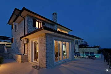 4-Bedroom Villa in Linardići with Heated Pool