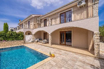 Four-Bedroom House in Linardići for 8 Guests