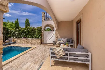 Four-Bedroom House in Linardići for 8 Guests