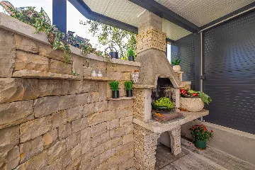 Four-Bedroom House in Linardići for 8 Guests