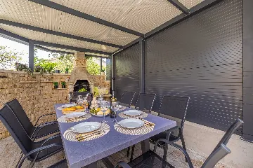 Four-Bedroom House in Linardići for 8 Guests