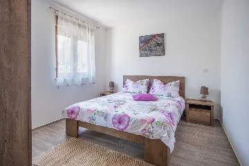 Four-Bedroom House in Linardići for 8 Guests