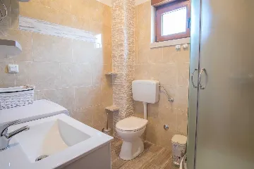 Four-Bedroom House in Linardići for 8 Guests