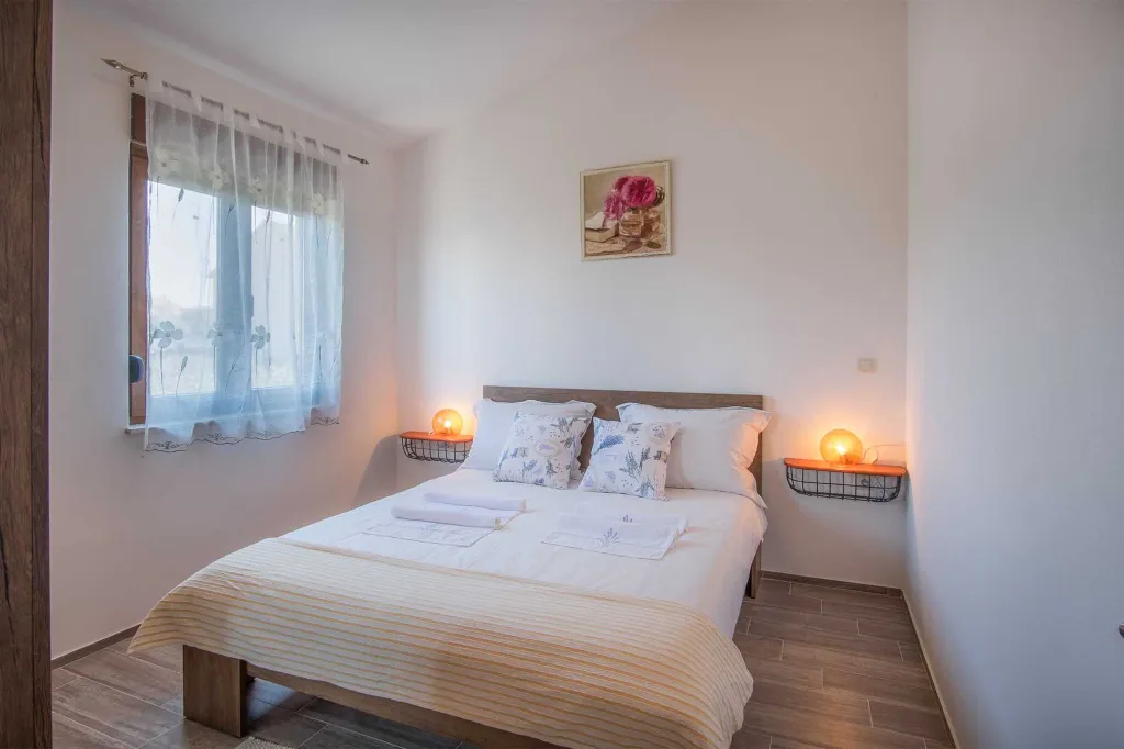 Four-Bedroom House in Linardići for 8 Guests