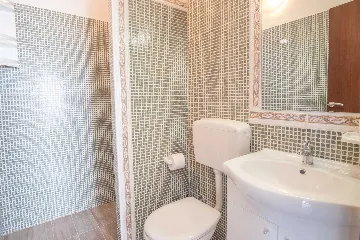 Four-Bedroom House in Linardići for 8 Guests