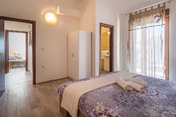 Four-Bedroom House in Linardići for 8 Guests