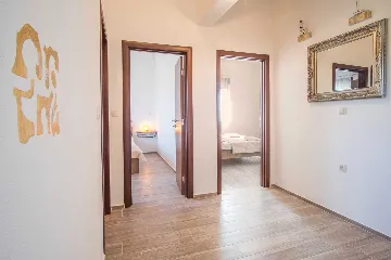Four-Bedroom House in Linardići for 8 Guests