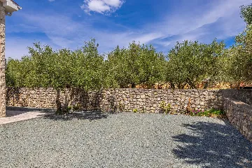 Four-Bedroom House in Linardići for 8 Guests