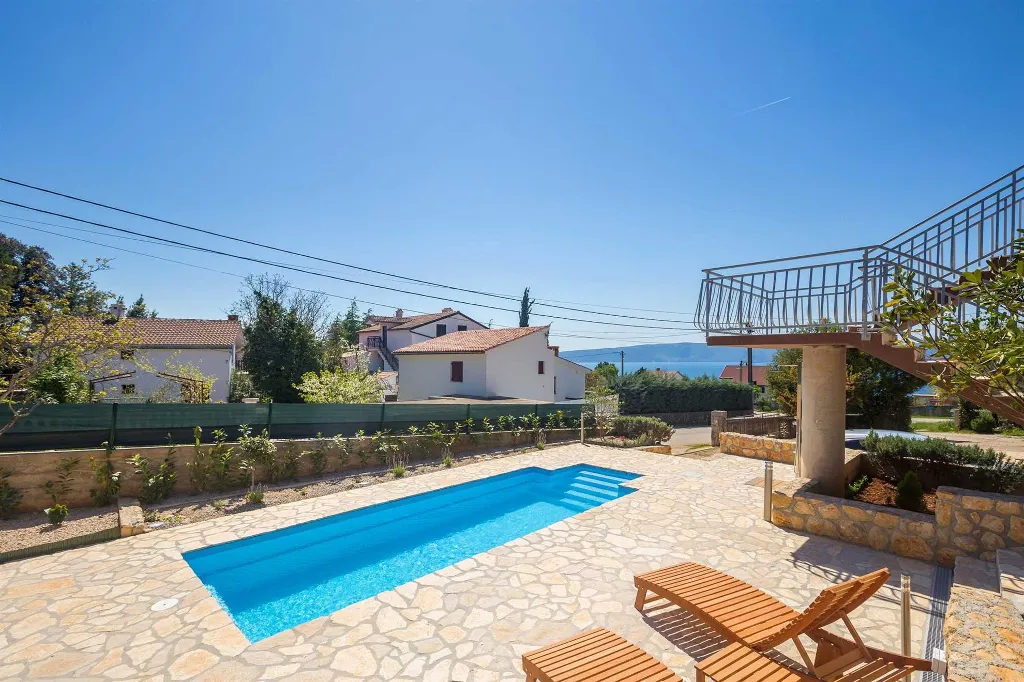 House in Pinezići for up to 6 guests with Jacuzzi