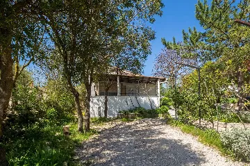 House in Pinezići for up to 6 guests with Jacuzzi