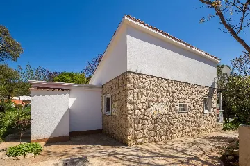 House in Pinezići for up to 6 guests with Jacuzzi