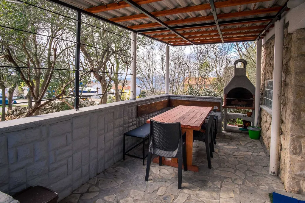House in Pinezići for up to 6 guests with Jacuzzi