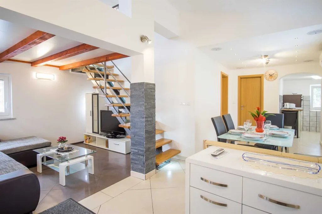 House in Pinezići for up to 6 guests with Jacuzzi