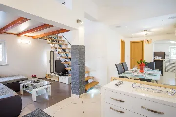 House in Pinezići for up to 6 guests with Jacuzzi